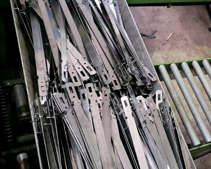 Distanziatori metallici per carpenteria